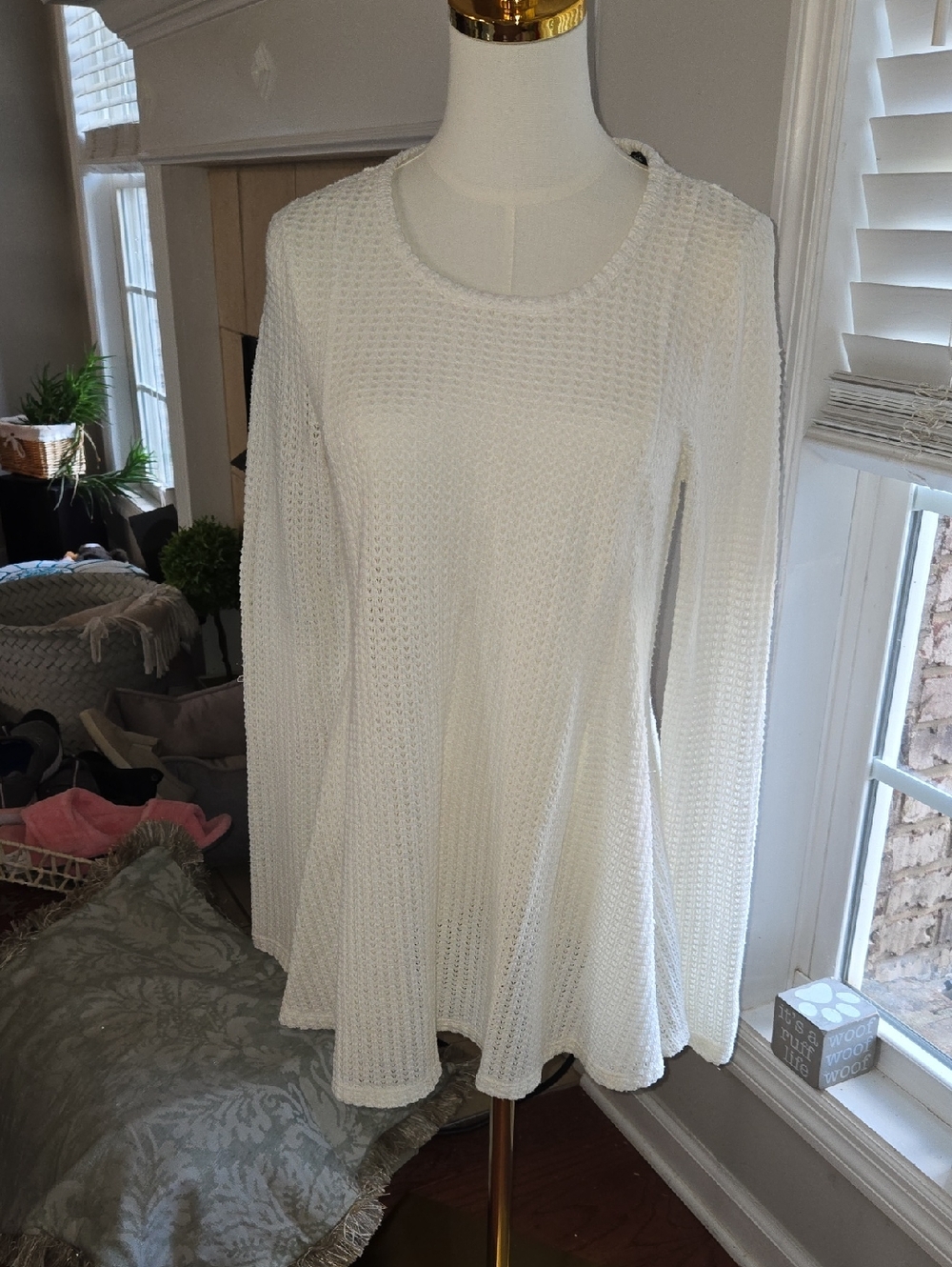 Chelsea & Theodore White Long-Sleeve Textured Swing Lightweight Knit